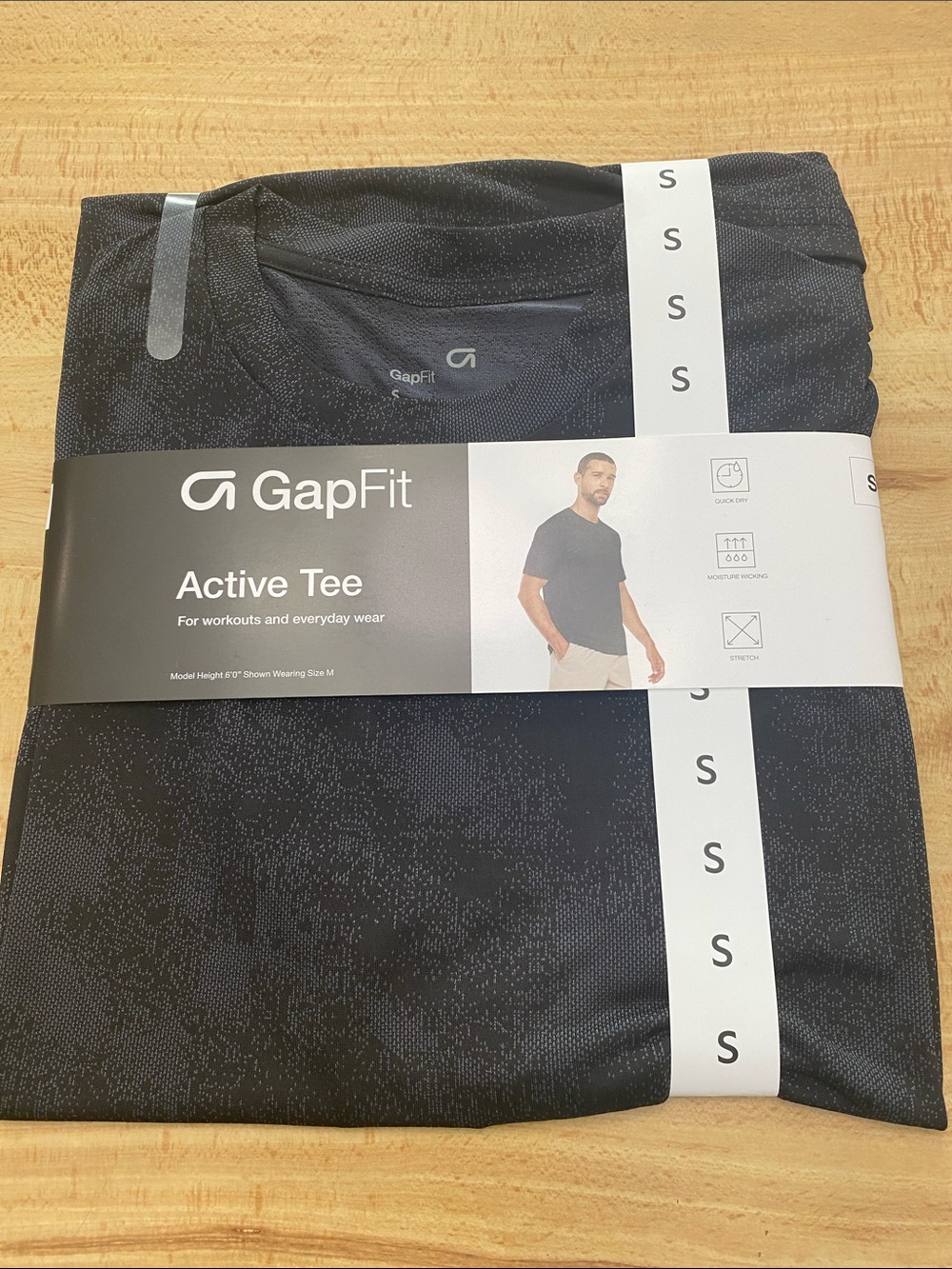 NWT GAP Fit Active Tee - Black with Subtle Dot Pattern